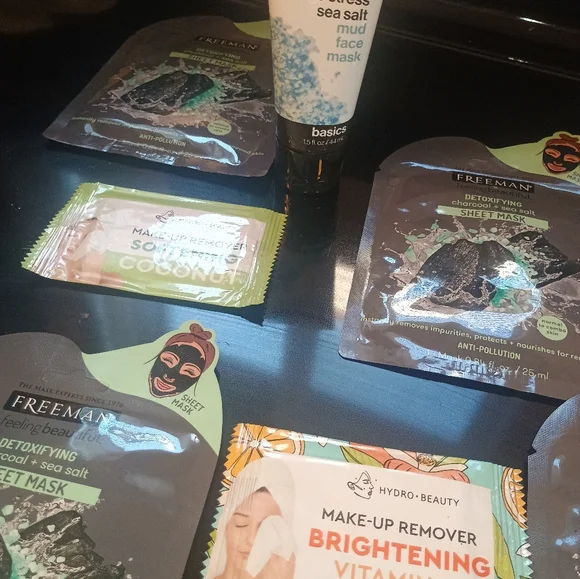 Coconut & Vitamin C Skincare Set - Picture 4 of 5